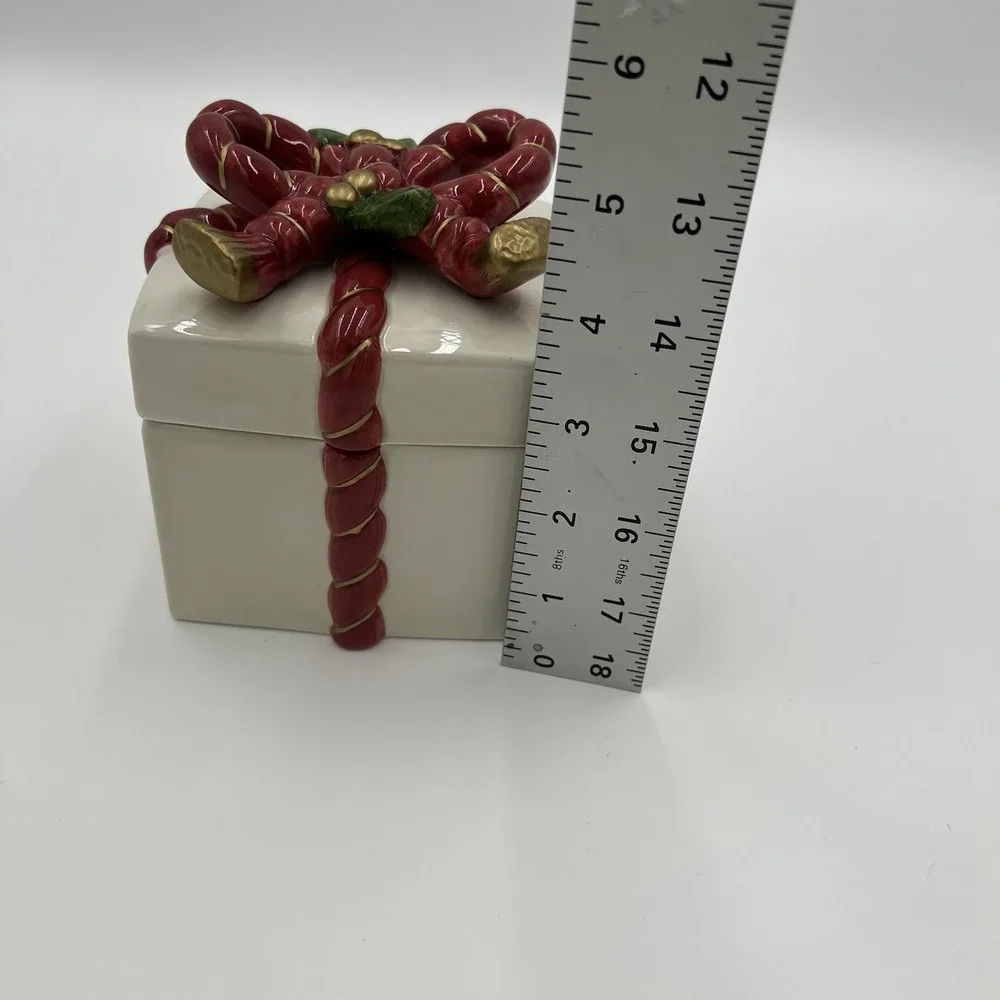 Vintage Fitz and Floyd Christmas bow Ceramic trinket box  